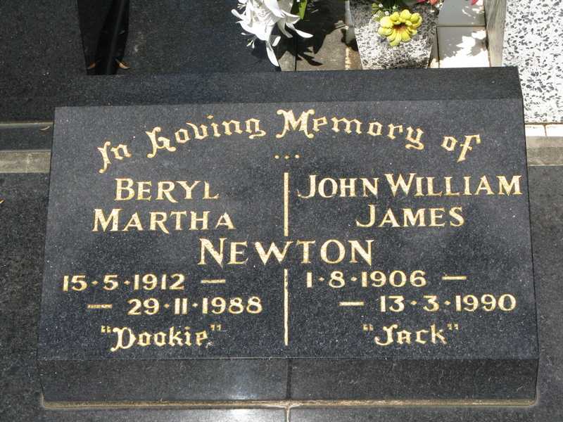 Photo of headstones/Beryl Martha McLennan (m Newton) d 1988 hdstn